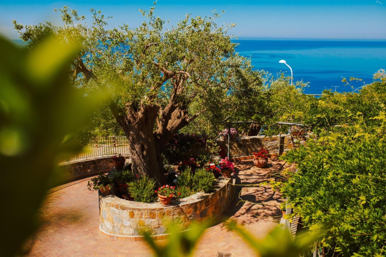 Апарт отель Residenza Golfo Degli Ulivi Каприоли Экстерьер фото